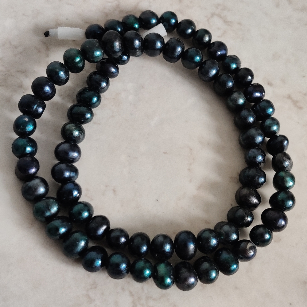 Vintage Peacock Black Iridescent Blue To Green Cultured Pearls Necklace